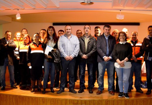 Voluntarios de oito agrupacións de Protección Civil da provincia da Coruña siguen en Negreira un curso de segundo nivel de loita contra incendios